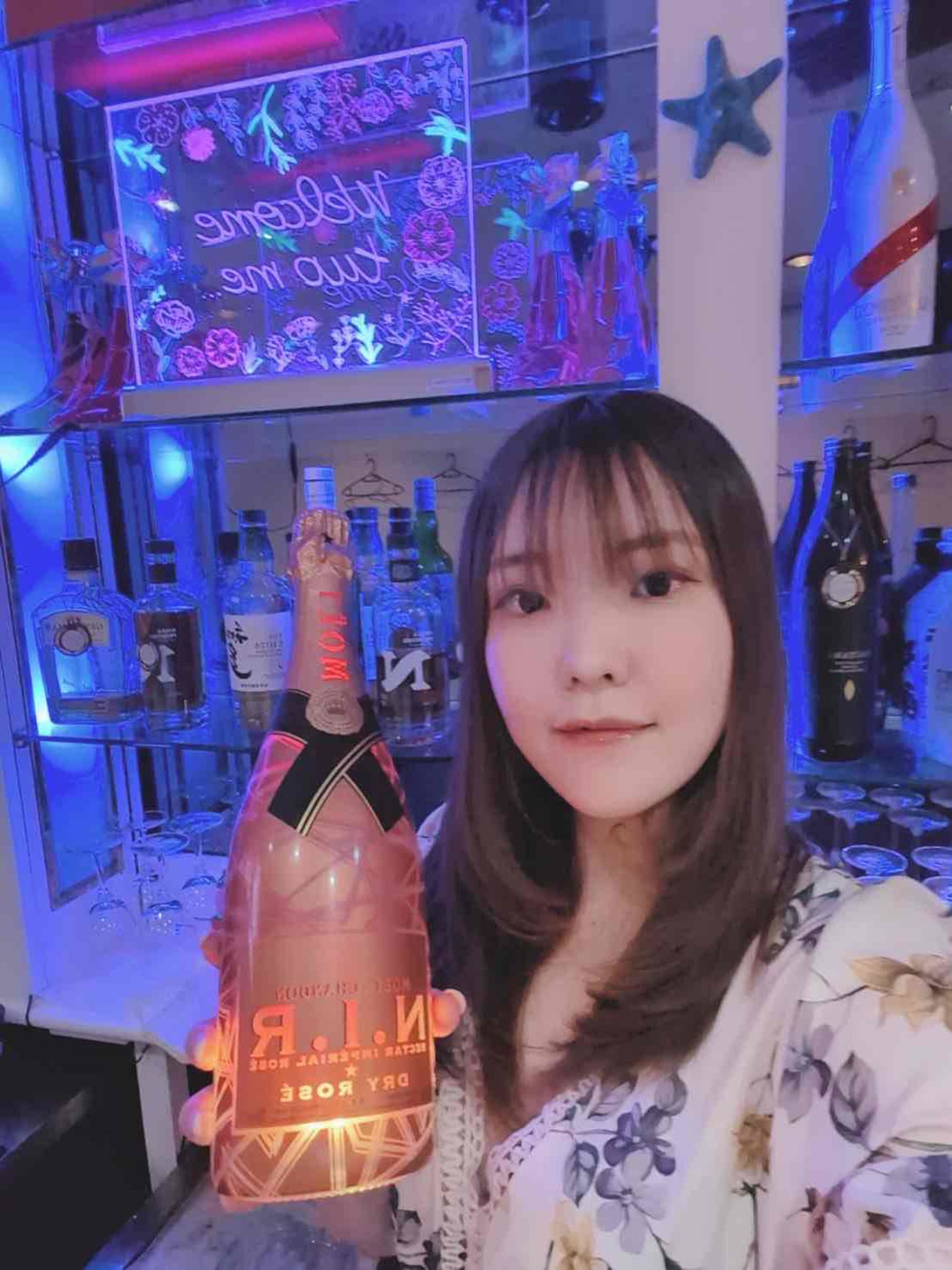 two me... (トゥーミー) の画像