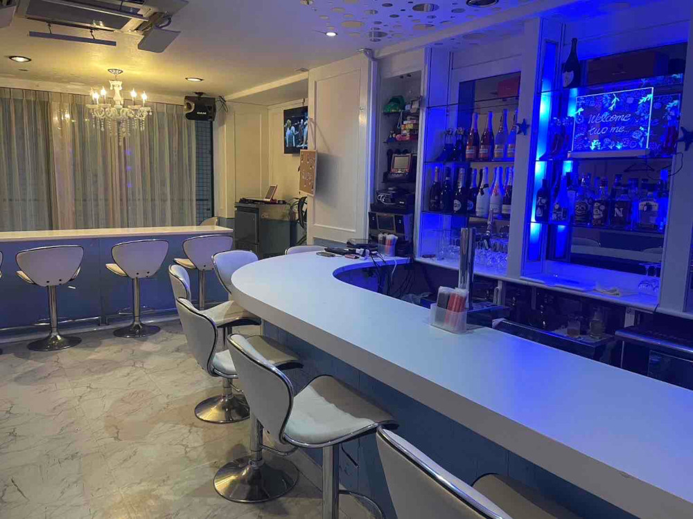 two me... (トゥーミー) の画像